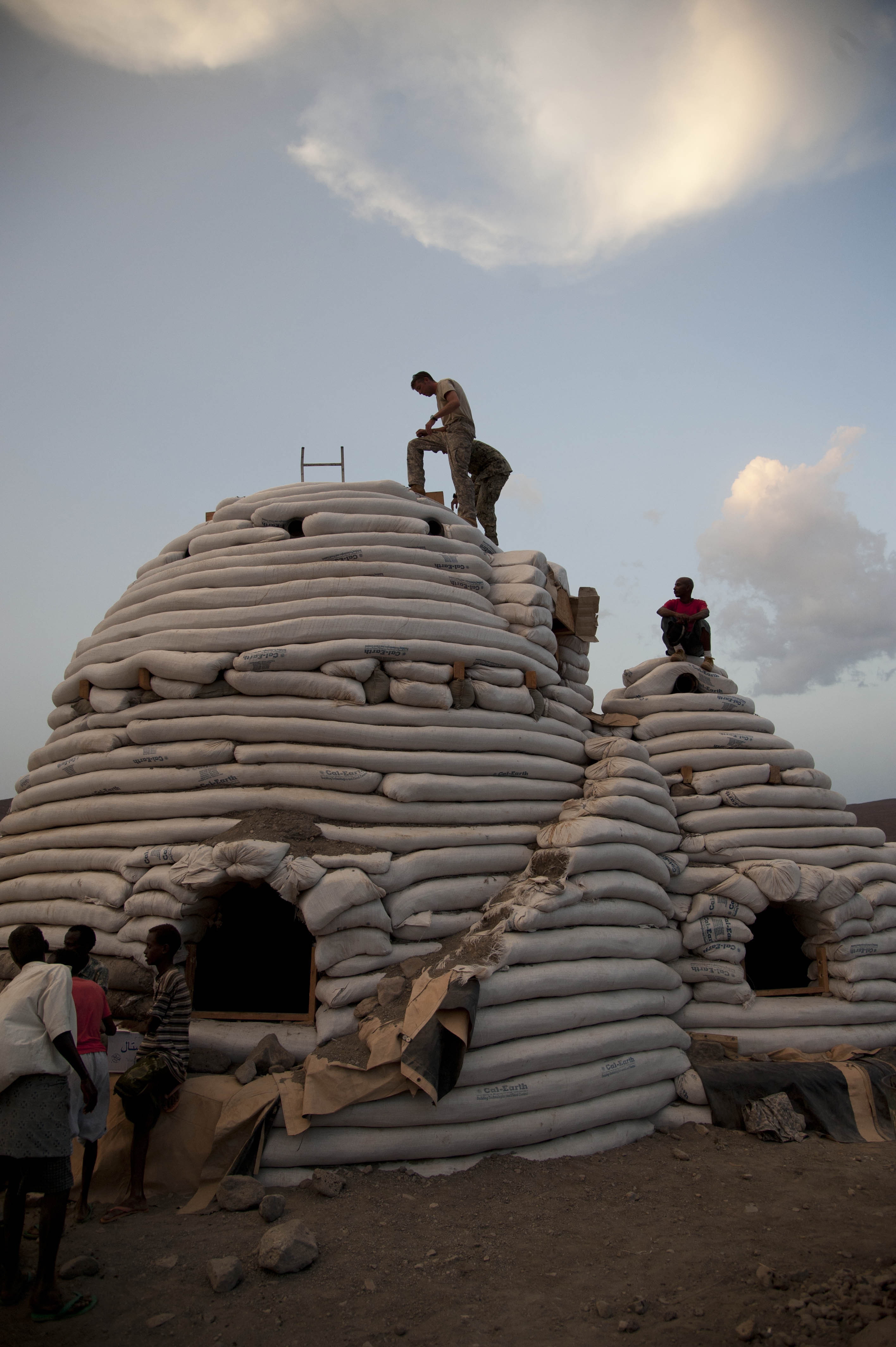 building-an-earth-bag-house-the-pros-and-cons